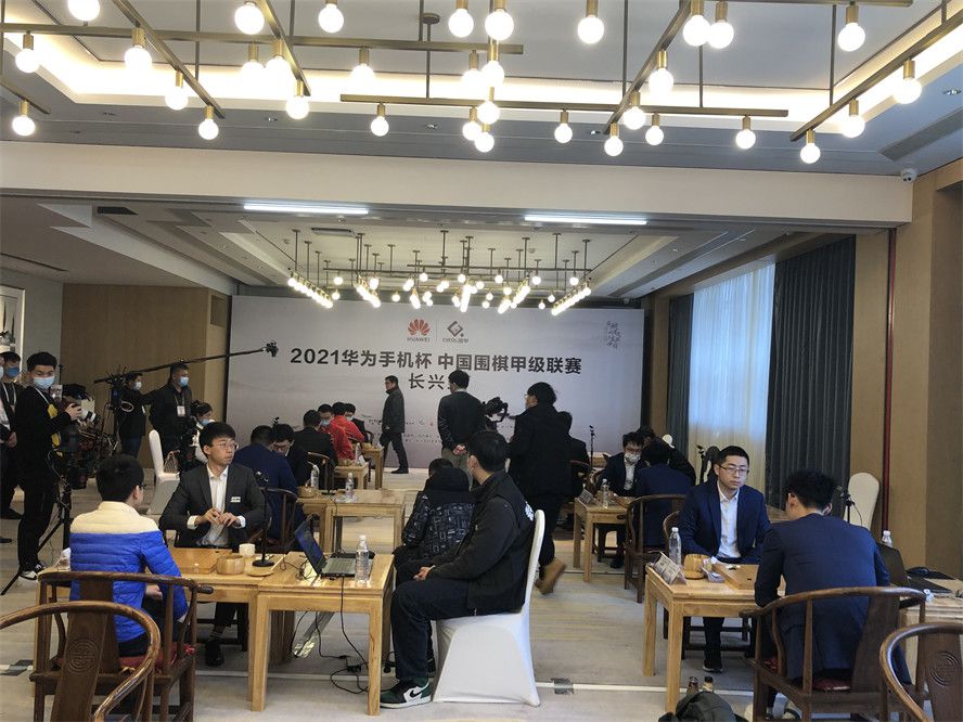 右后卫布拉德利“他会是我们在右后卫的一个选择，他会的。